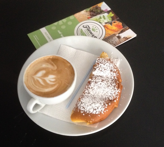 local café con leche with Mallorca